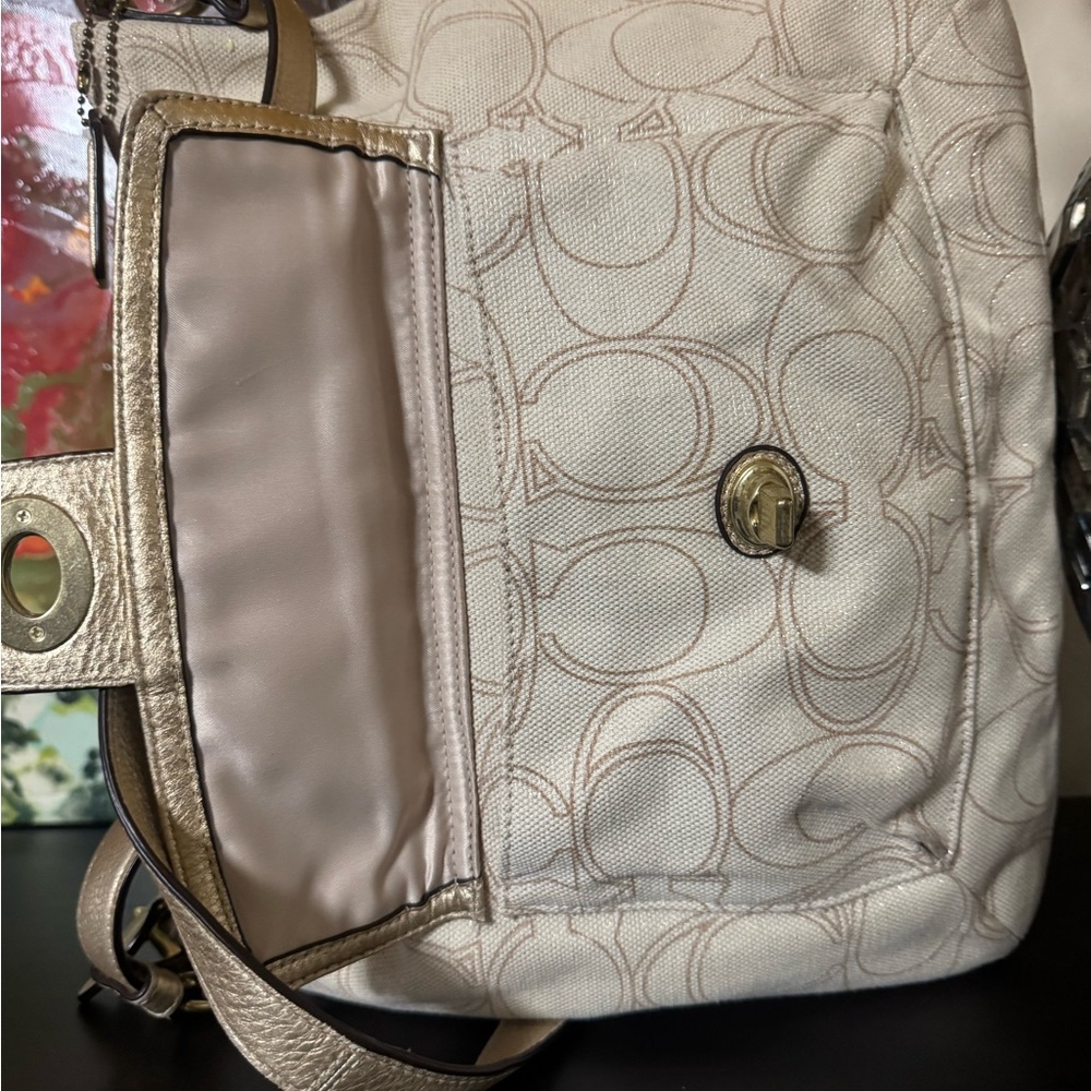 Coach Cream Shoulder Bag with Signature Pattern - Picture 4 of 9